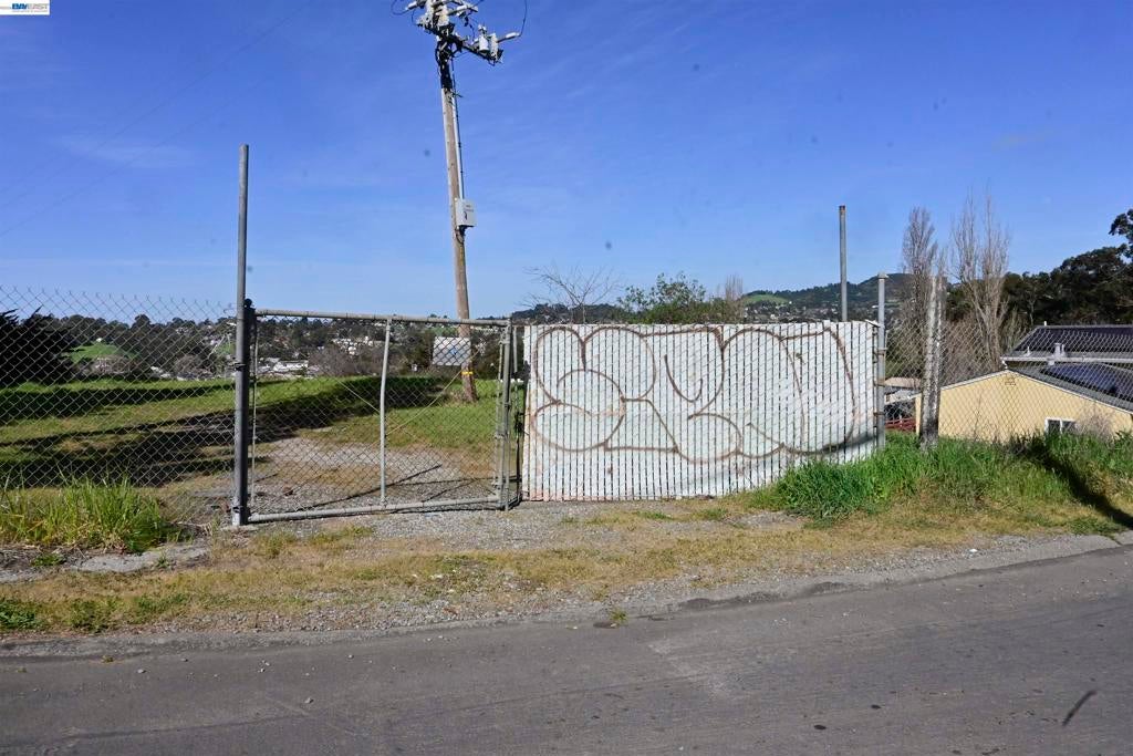 3944 La Cima Rd