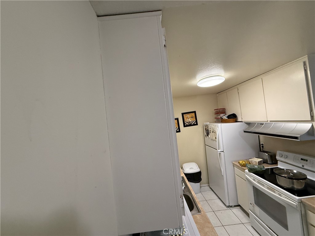576 N Bellflower