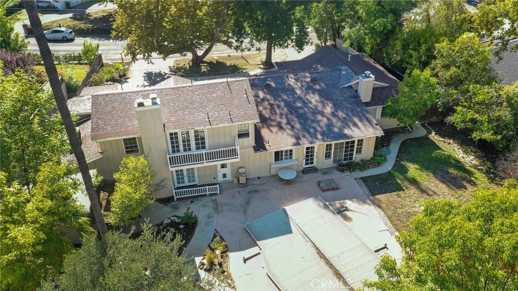 Photo of 20555 Dumont Street, Woodland Hills, CA 91364 (MLS # SR25244760)