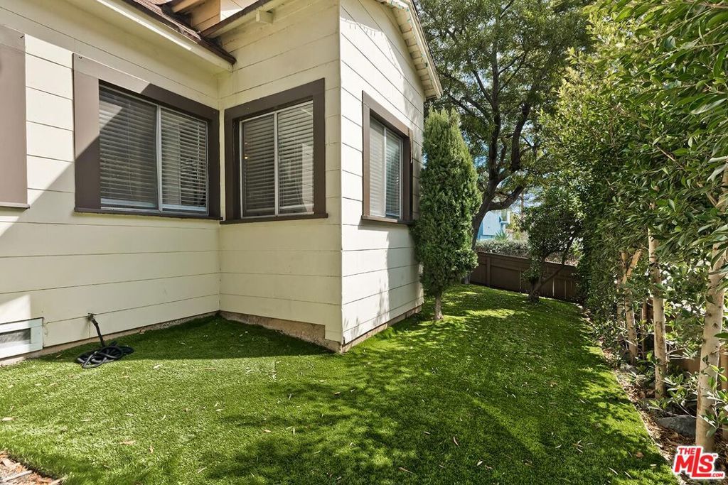 Photo of 1921 6th Street, Santa Monica, CA 90405 (MLS # 26671809)