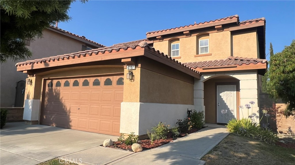 Don’t miss this charming home in the highly desirable Sierra Lakes Community!
This spacious residence features a large master bedroom, an open-concept living room, and a generous kitchen area complete with a cozy breakfast nook. Enjoy outdoor living year-round under the covered patio—perfect for entertaining or relaxing.
Located in a vibrant community that includes a beautiful and popular golf course, convenient nearby shopping centers, and breathtaking views of the San Bernardino Mountains and foothills, this home offers both comfort and lifestyle.