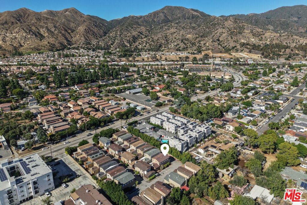 Mountain View on Roxford - Residential