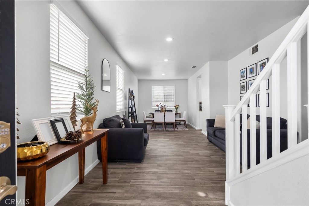 Photo of 19904 Holly Drive, Saugus, CA 91350 (MLS # SR26082280)