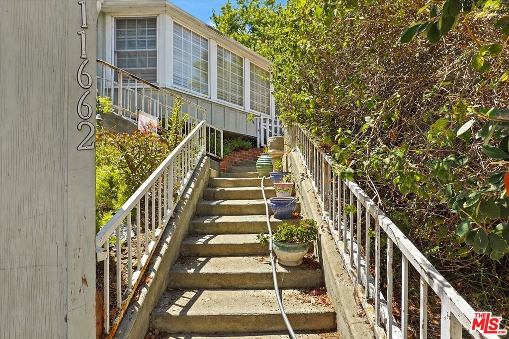 11662 Laurelwood Drive