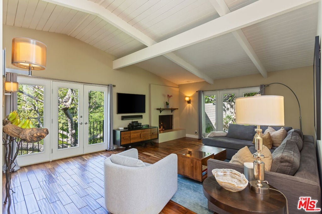 Photo of 11922 Sunshine Terrace, Studio City, CA 91604 (MLS # 26829165)