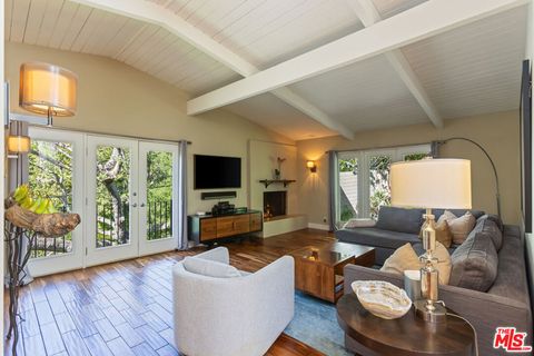 Photo of 11922 Sunshine Terrace, Studio City, CA 91604 (MLS # 26829165)