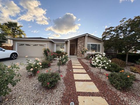 Photo of 6141 Royal Acorn Place, San Jose, CA 95120 (MLS # ML82043536)