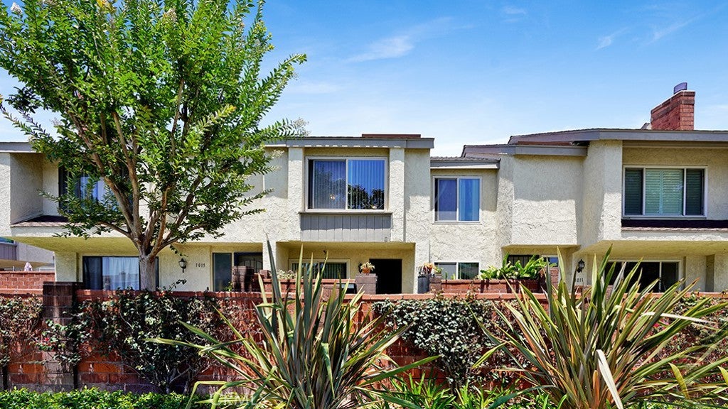 1013 W Orangewood AVE, Anaheim CA 92802