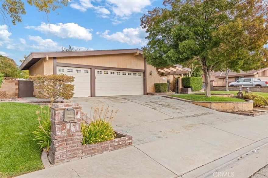 Beautiful 4 Bedroom, 2 Bath Home in the Heart of Lancaster!

This spacious single-story home offers comfort and convenience with an open floor plan, modern finishes, and plenty of natural light. The entertainer’s backyard is perfect for gatherings, featuring ample space for outdoor dining and relaxation. Located in the heart of Lancaster with easy freeway access, shopping, dining, and schools nearby — this home blends lifestyle and location perfectly!