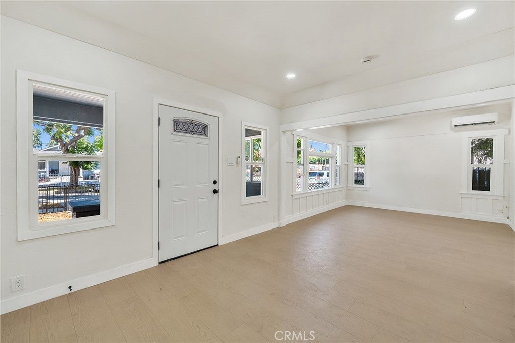 1020 W 70th Street