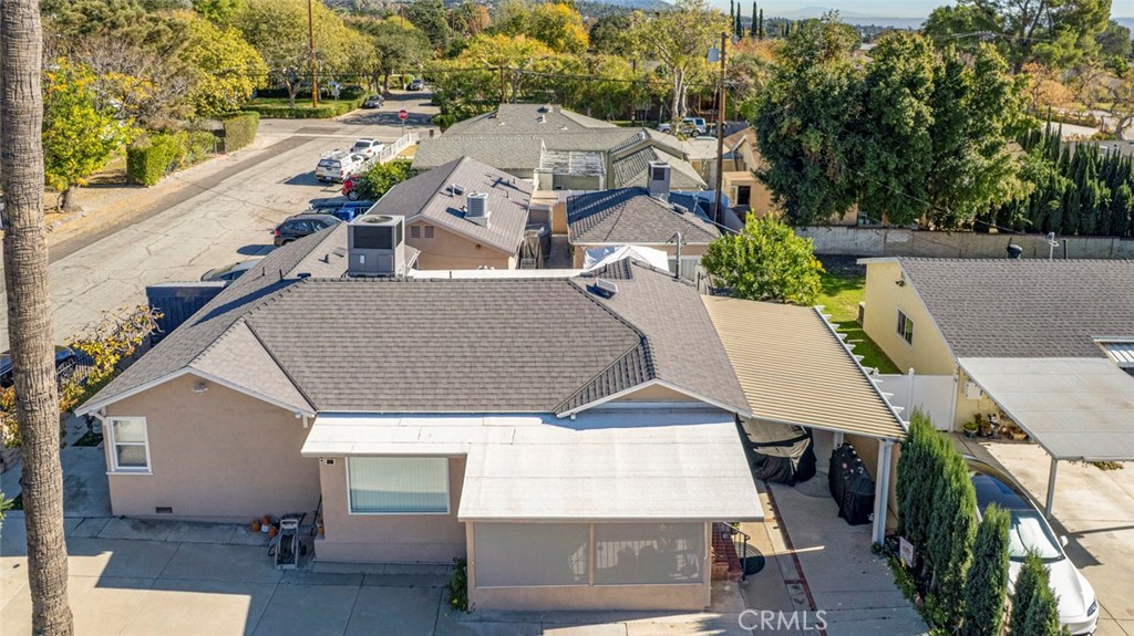 1670 N Oxford Avenue N