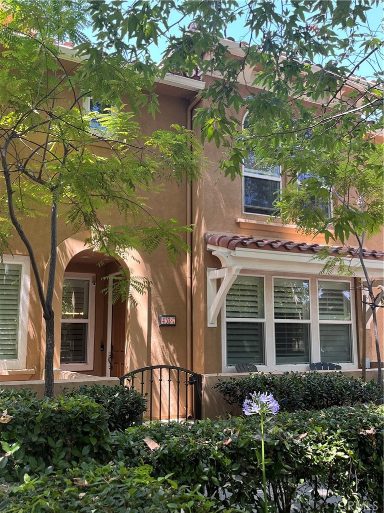 453 N Altadena Drive 7