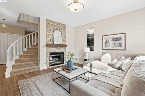 Photo of 47 Summer Hill Court Ct, Danville, CA 94526 (MLS # 41123069)