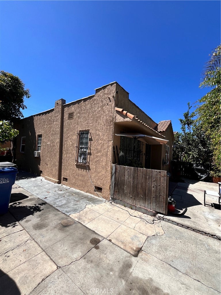 1634 W Parade