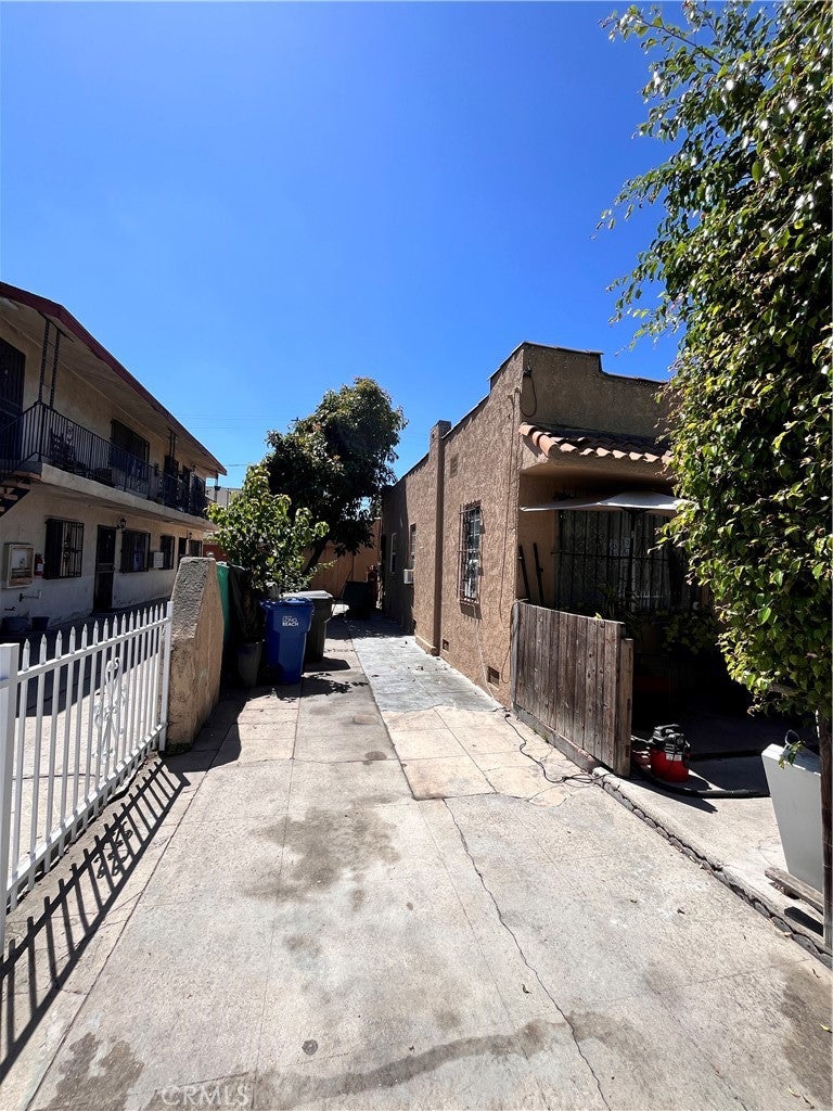 1634 W Parade