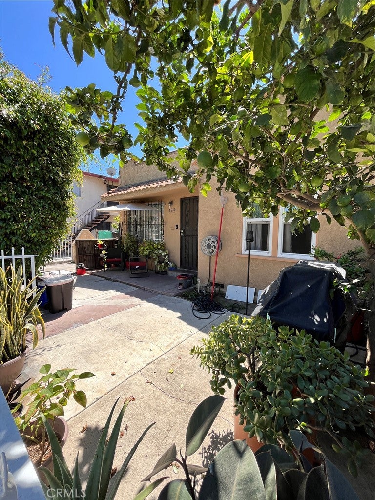 1634 W Parade