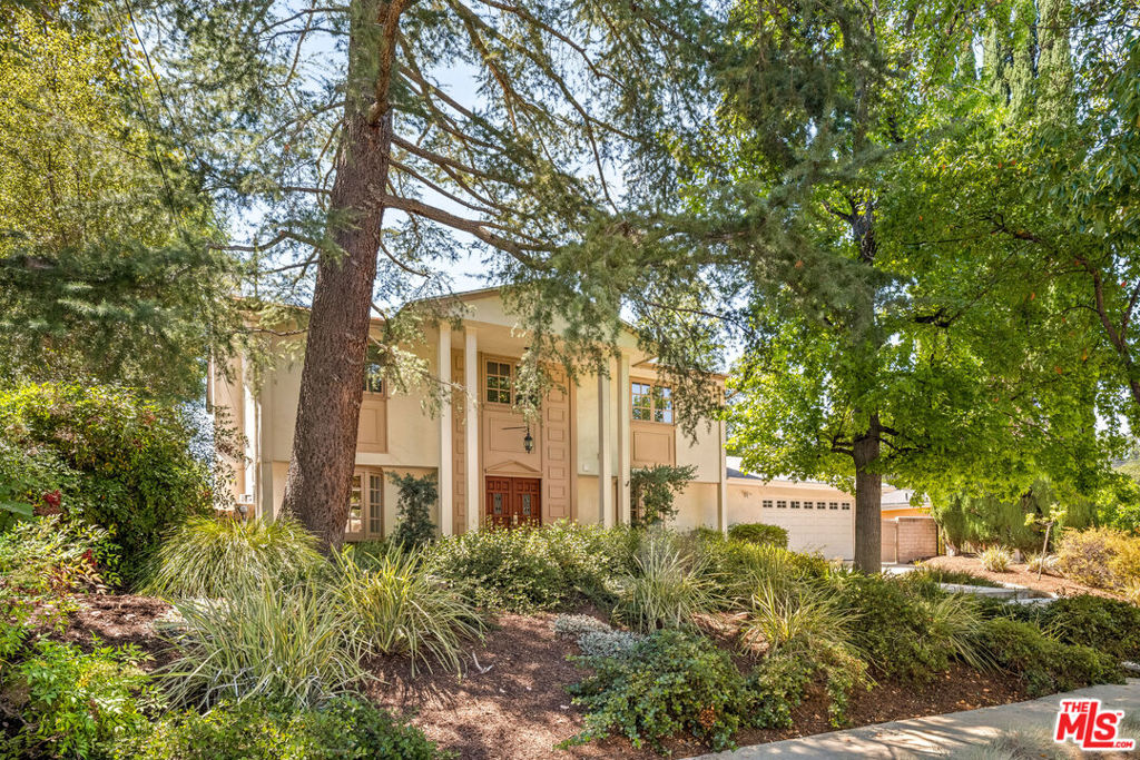 5433 Rozie Avenue