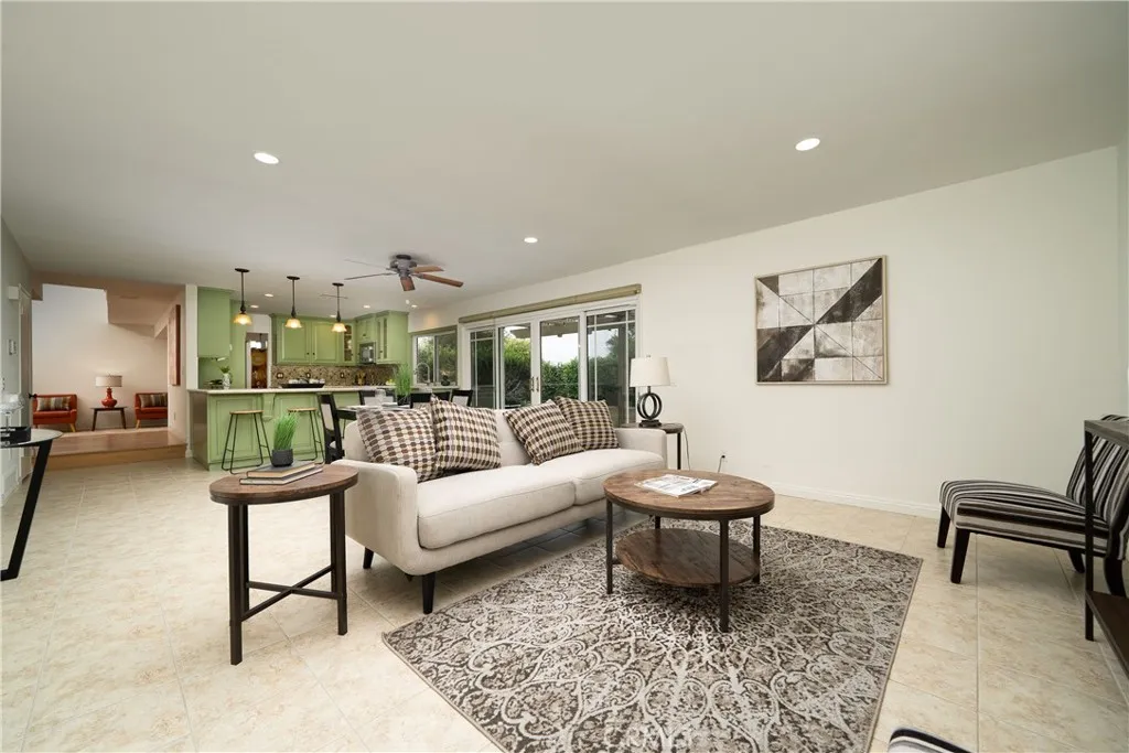 Cypress, California 90630, United States, 5 Bedrooms Bedrooms, ,3 BathroomsBathrooms,Residential,Pending,211863