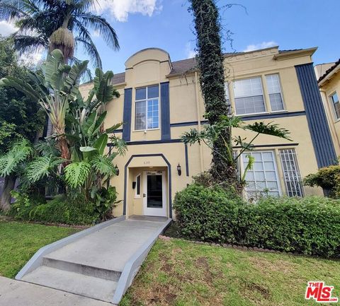 Photo of 639 S Cochran Avenue #202, Los Angeles, CA 90036 (MLS # 26634093)