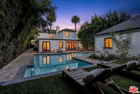 Photo of 725 N Doheny Drive, Beverly Hills, CA 90210 (MLS # 26633753)