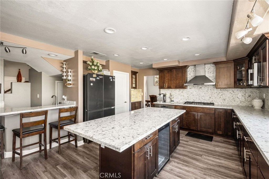 4061 Mount Serenata