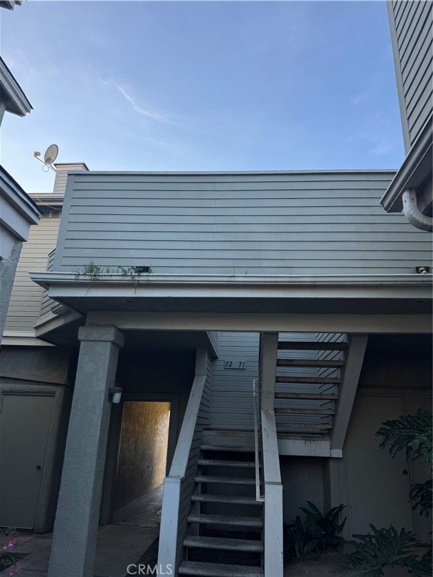 River Ranch Community, cozy 2 bdrm, 2 bath upstairs condo that features a living room with a fireplace, kitchen, has a one car garage and a carport. This home is conveniently located to shopping, restaurants, and the freeway.