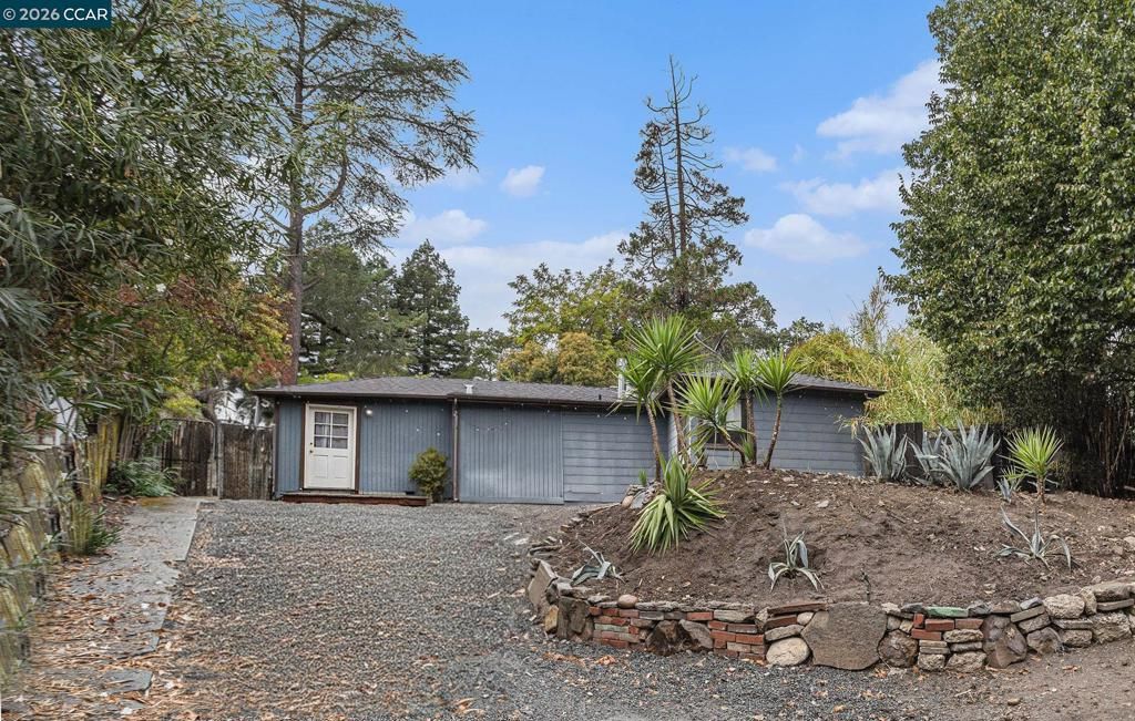 Photo of 233 Sierra Dr Dr, Walnut Creek, CA 94596 (MLS # 41131522)