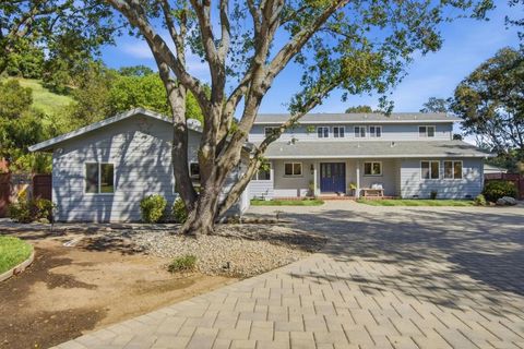 Photo of 14278 Amherst Court, Los Altos Hills, CA 94022 (MLS # ML82040341)