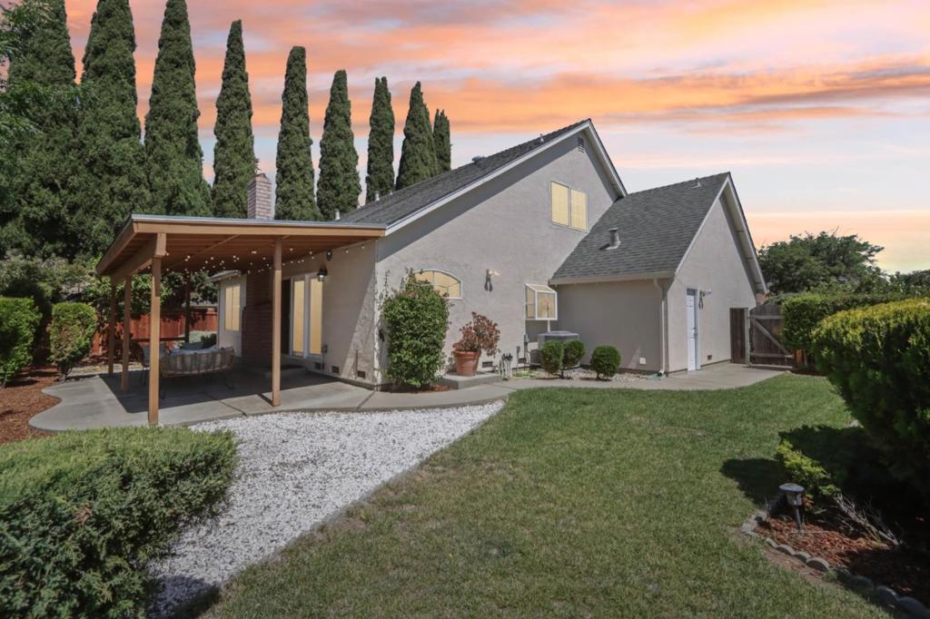 3043 Crater Lane