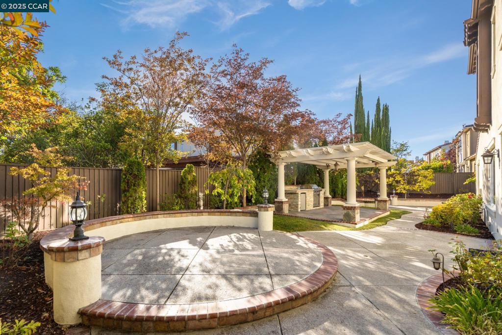 GALE RANCH - Residential Lease