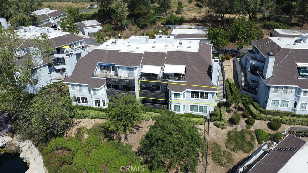 1083 Lakeview Terrace