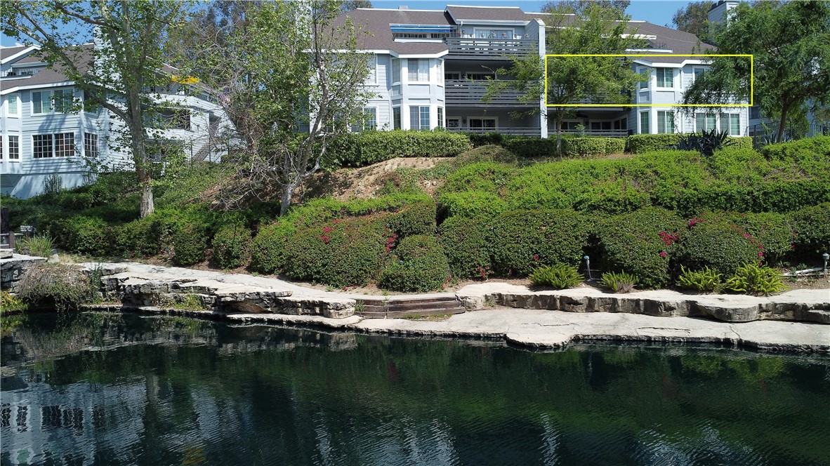 1083 Lakeview Terrace