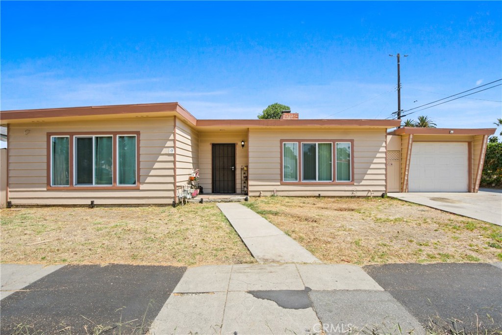 Excellent Investment Opportunity located in the heart of Santa Ana. 515 and 517 W. McFadden Ave. would be perfect for someone looking to add to their real estate portfolio. 517 W. McFadden Ave. (Front House) is a 2 Bedroom, 2 Bath home with 1,190 Sq. Ft. of living space. 515 W. McFadden Ave (Back House, facing the alley) is a 1 Bedroom, 1 Bathroom home with 552 sq. ft. of living space. Each unit has its own attached single car garage. DO NOT DISTURB THE OCCUPANT.