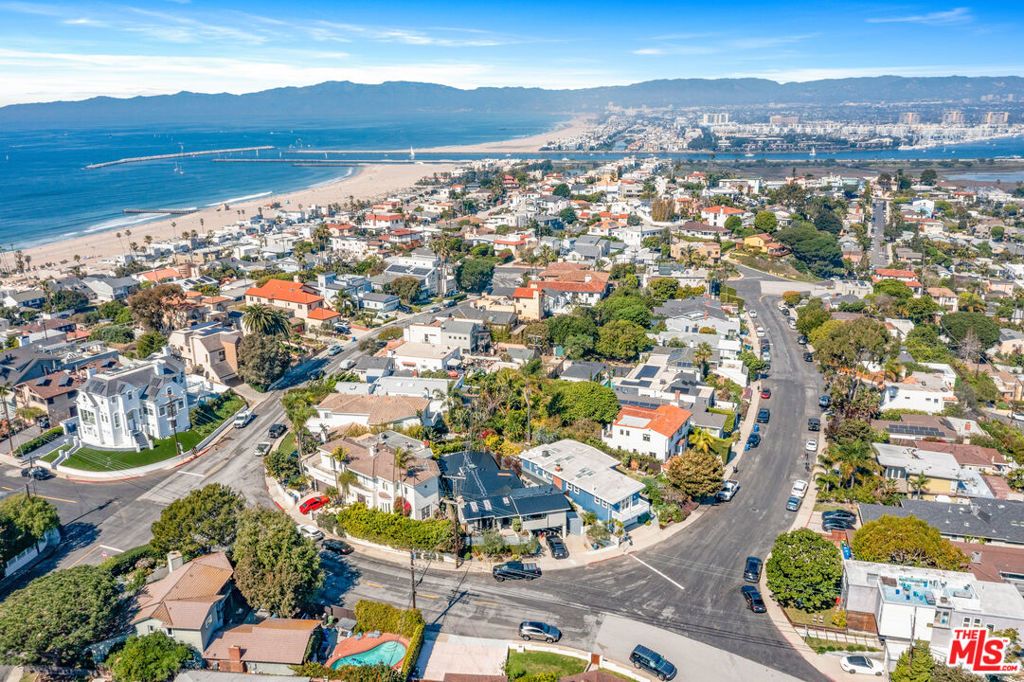 Photo of 7421 Earldom Avenue, Playa Del Rey, CA 90293 (MLS # 26659513)