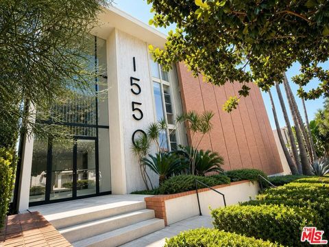 Photo of 1550 N Laurel Avenue #301, Los Angeles, CA 90046 (MLS # 26836561)