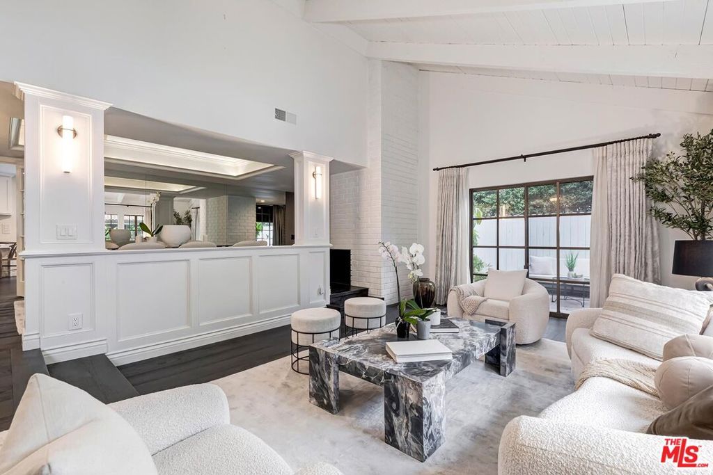 Photo of 1060 Chantilly Road, Los Angeles, CA 90077 (MLS # 25626049)