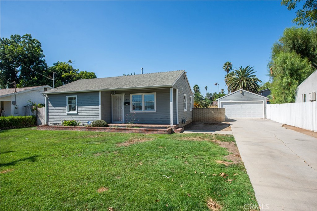 Welcome to 18627 Keswick Street — a bright and inviting 2-bedroom, 1-bathroom home nestled on a massive lot in a prime Reseda location. This home offers abundant natural light, spacious closets, and a layout that feels both cozy and open. The property sits on a large lot. Additional features include a detached 2-car garage, and a long driveway for added convenience. Located just minutes from shopping centers, dining, parks, and public transit, this home blends comfortable living with unbeatable accessibility.