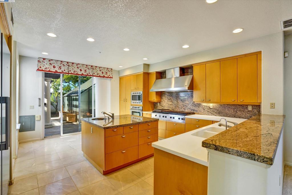 SANDHURST - Residential