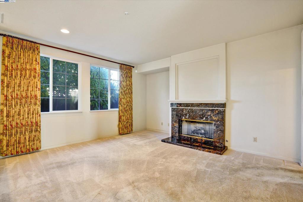 SANDHURST - Residential