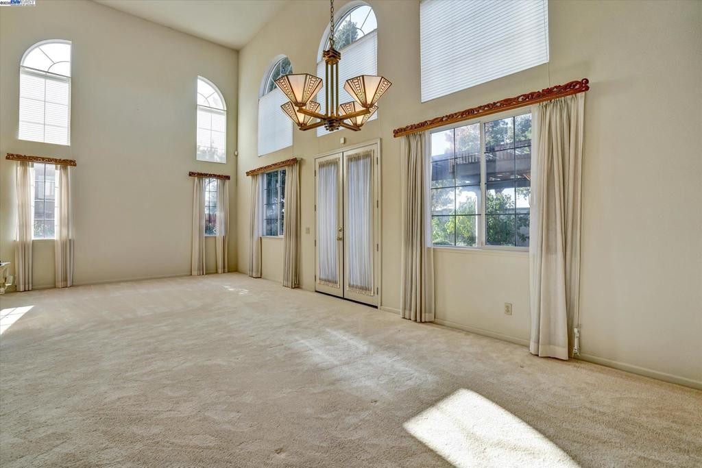 SANDHURST - Residential