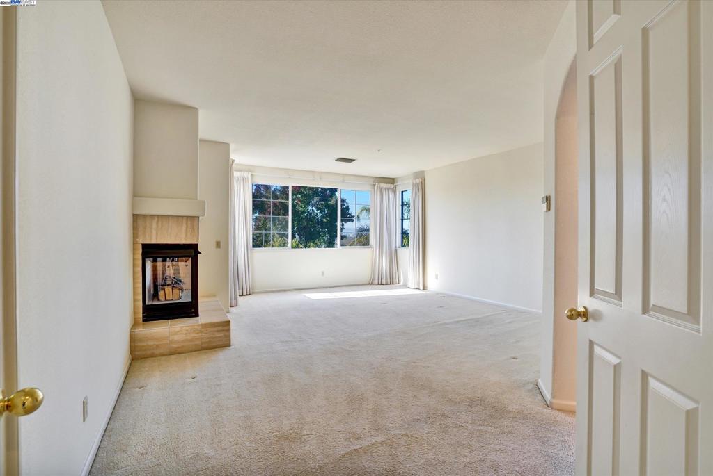 SANDHURST - Residential