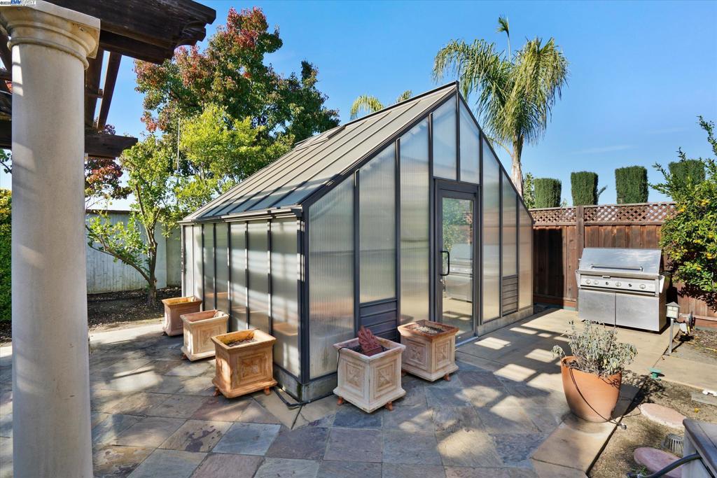 SANDHURST - Residential