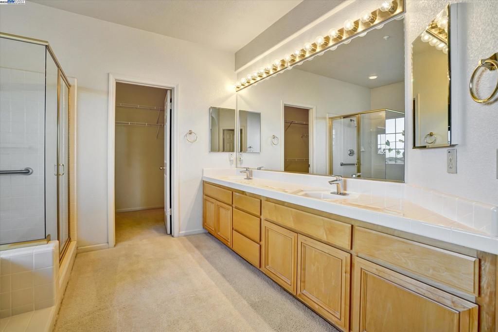 SANDHURST - Residential