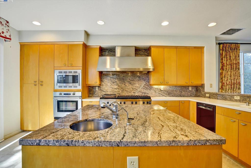 SANDHURST - Residential