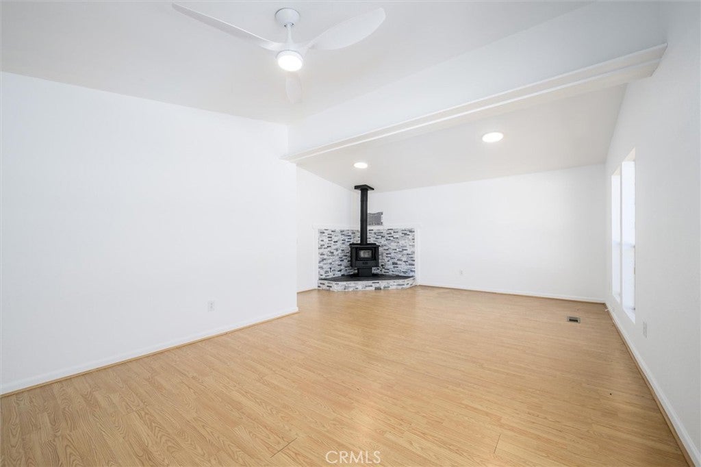 6821 Woodstock