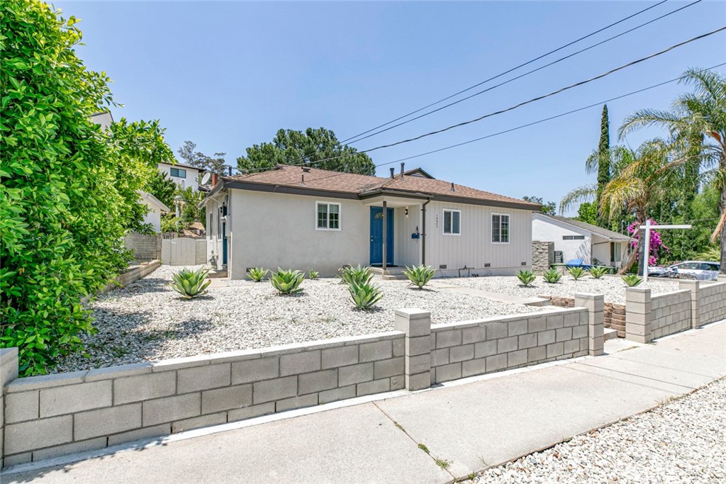 Welcome to 10347 Newhome Ave — a warm and inviting home situated on a quiet, tree-lined street in the heart of Sunland. This 3-bedroom, 2-bathroom property offers a well-designed layout, with a few recent updates, including fresh interior and exterior paint.
The bright living room features large windows that overlook and open to a private, generously sized backyard — perfect for indoor-outdoor living and entertaining. The spacious kitchen connects seamlessly to the dining area, and a dedicated laundry room adds everyday convenience.
The detached garage offers excellent potential for an ADU (Accessory Dwelling Unit), ideal for guests, a rental opportunity, or a creative studio. The backyard offers a peaceful retreat with mature landscaping — and an occasional visit from a beautiful neighborhood peacock adds to the charm.
With quick access to the 210 freeway, you're minutes from parks, shops, and local favorites. This Sunland gem offers comfort, flexibility, and endless possibilities — come see it for yourself!