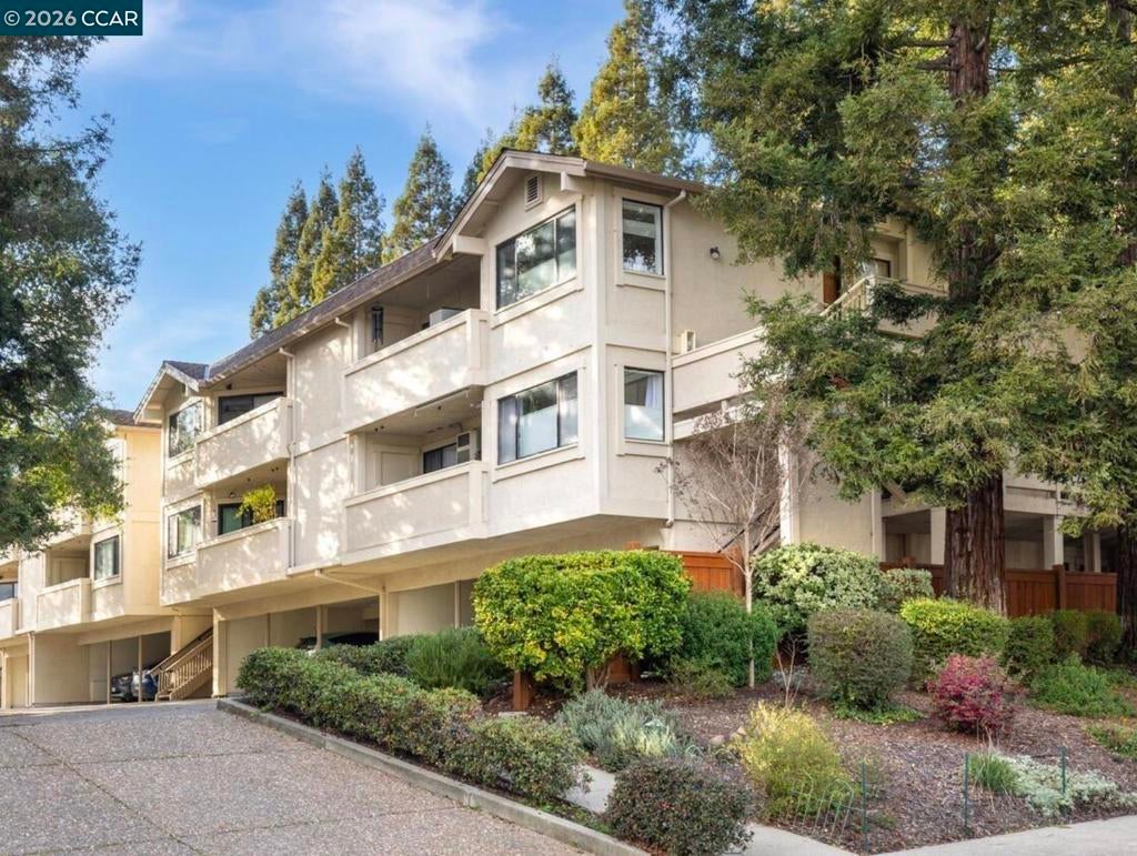2535 Lucy Lane LN