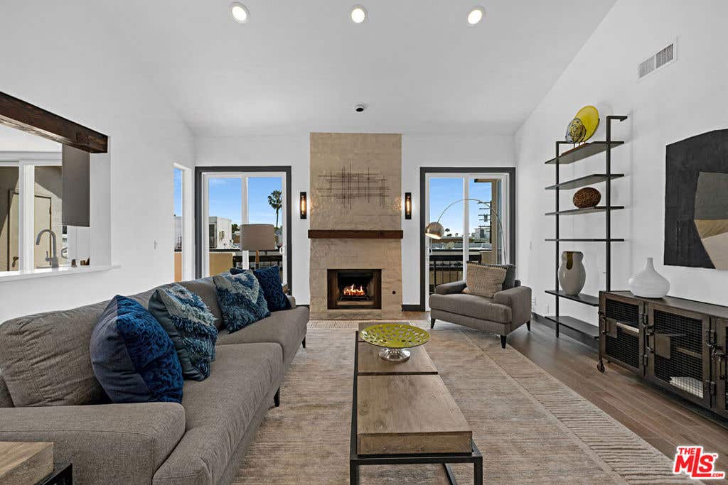 Photo of 723 Westmount Drive #305, West Hollywood, CA 90069 (MLS # 26858657)