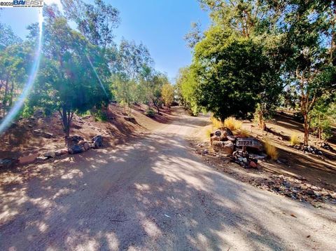 Photo of 31733 Lake Meadow Rd, Acton, CA 93510 (MLS # 41119566)