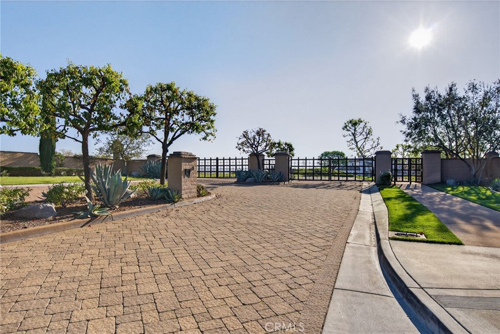 7478 Via Montecito
